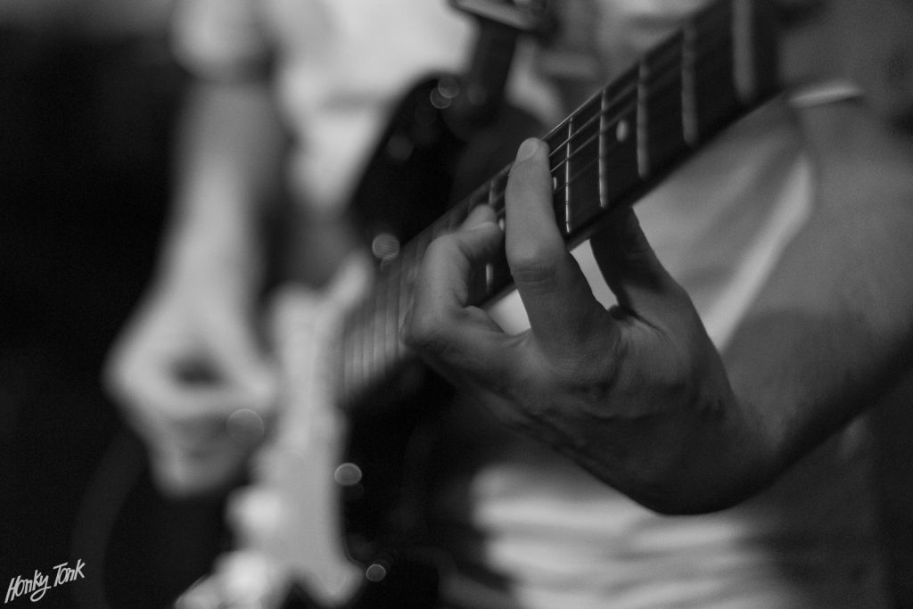 LITTLE RUNAWAYS – TRIB. BON JOVI