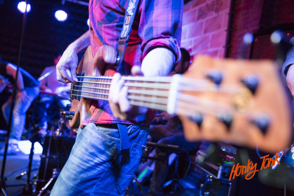 EL GRAN TRIBUTO A HÉROES DEL SILENCIO  – LAS LEYES SALVAJES –